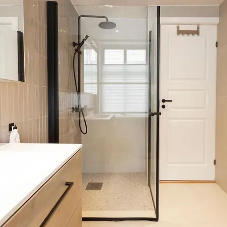 New! Modern Apartment In Historic Area Of Bergen! Exterior photo